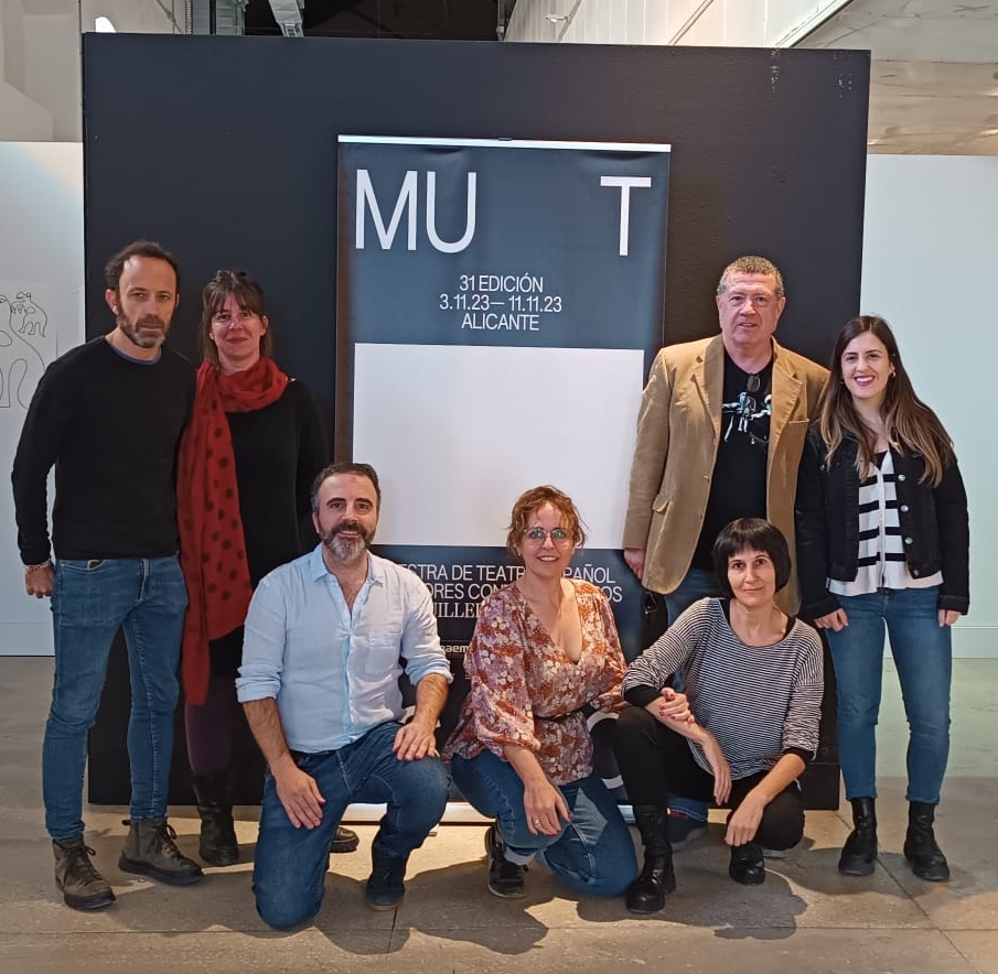 Foto de família dels representants de les associacions de dramaturgia estatals reunides a la Muestra de Autores Contemporáneos d'Alacant